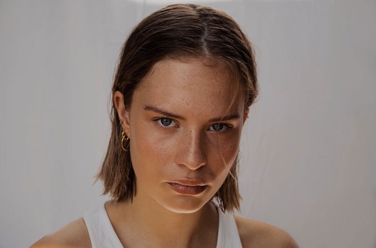 A model with short blonde hair