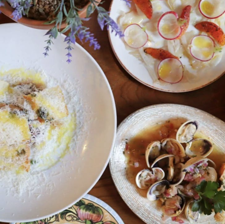 queens tavern plates