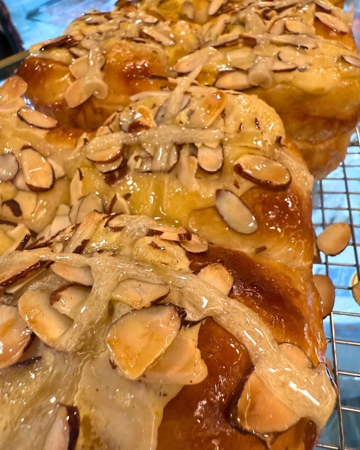 Deli Di Bossi hot cross buns