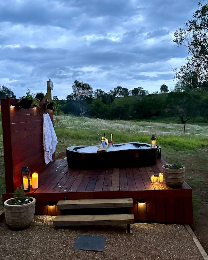 A view of the outdoor bath at Chatanta Cottage Airbnb near Brisbane, Queensland