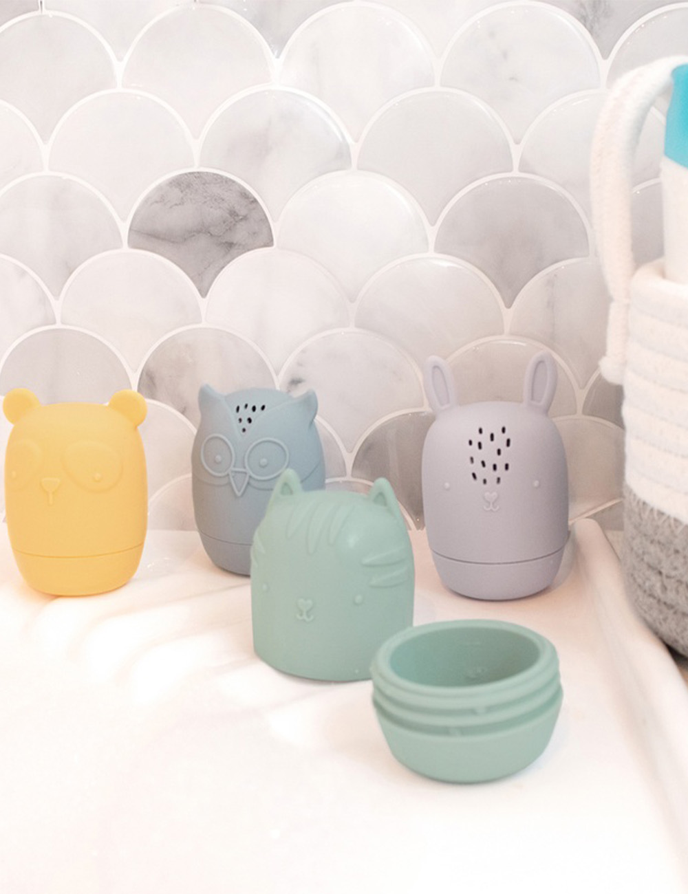 baby shower gift idea: squeeze bath toys in animal shapes