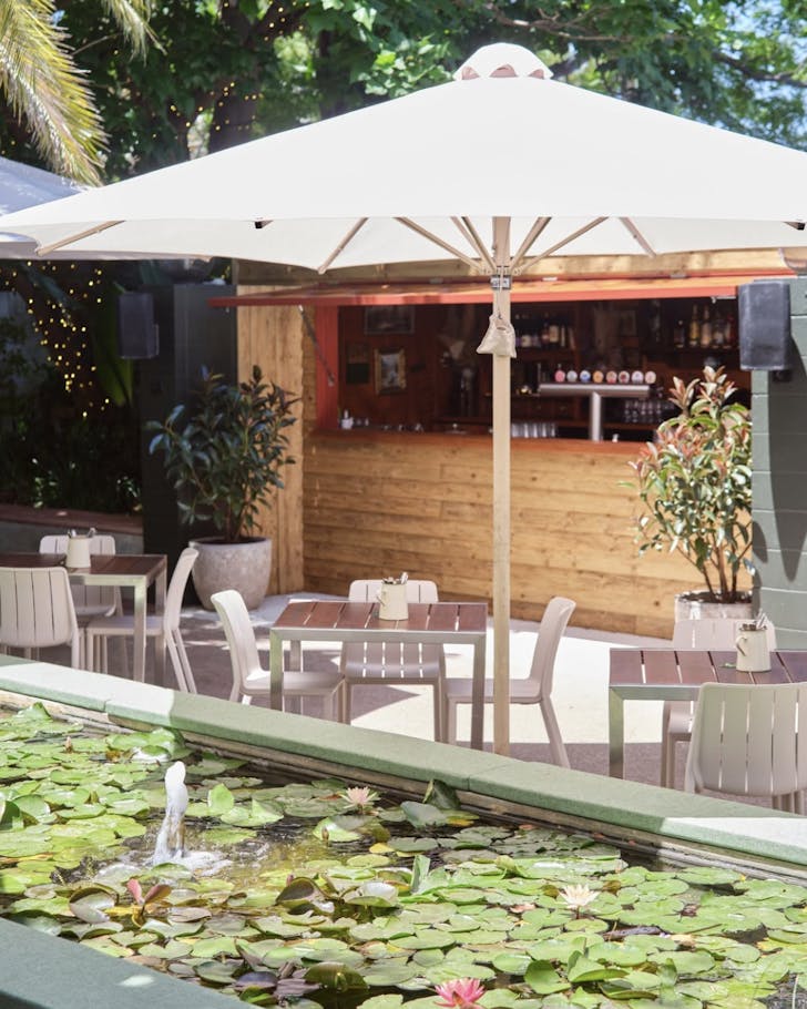 brisbane hotel lily pond