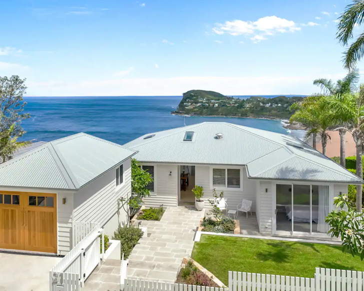 beach house accommodation airbnb near sydney palm beach whale watch
