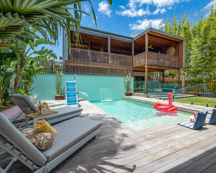 A modern airbnb in Brunswick Heads with a pool