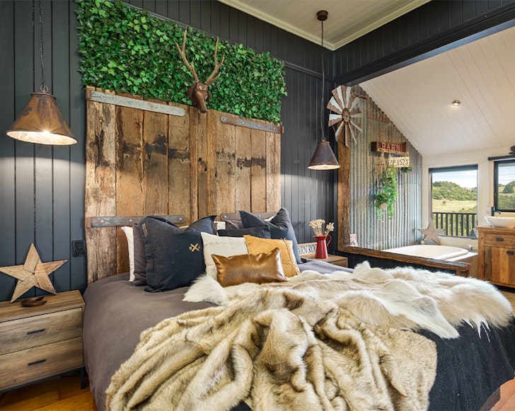 The bedroom of Beam Creek Cottage near Brisbane