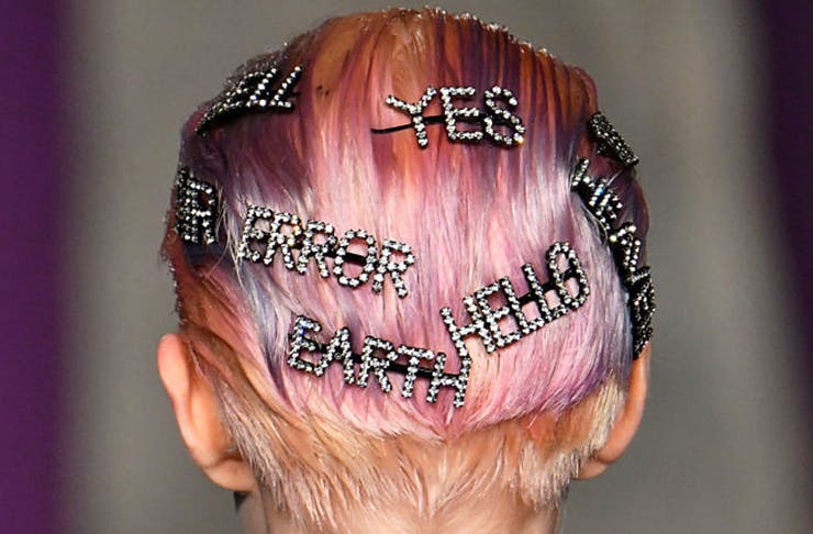 beauty-trends-barrette-stacking