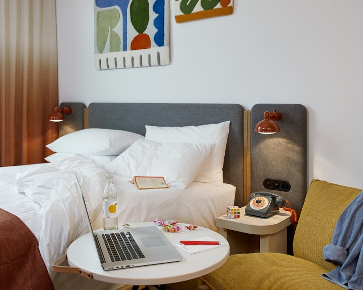 moxy hotel bedroom