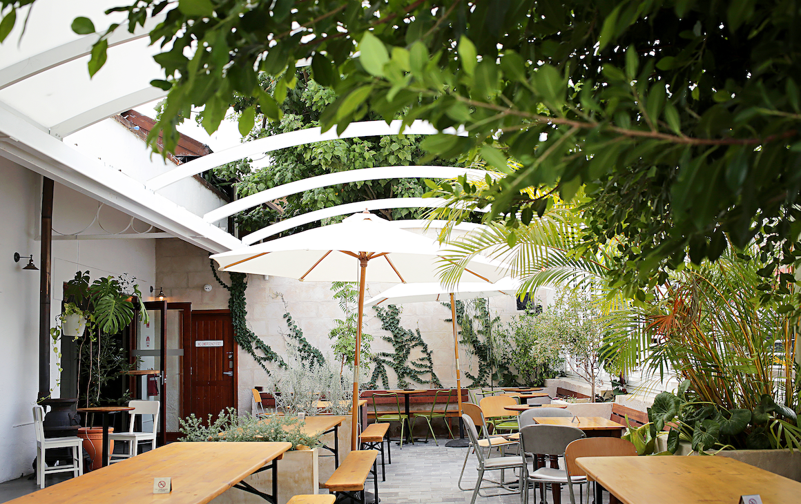 Patio bar in Fremantle