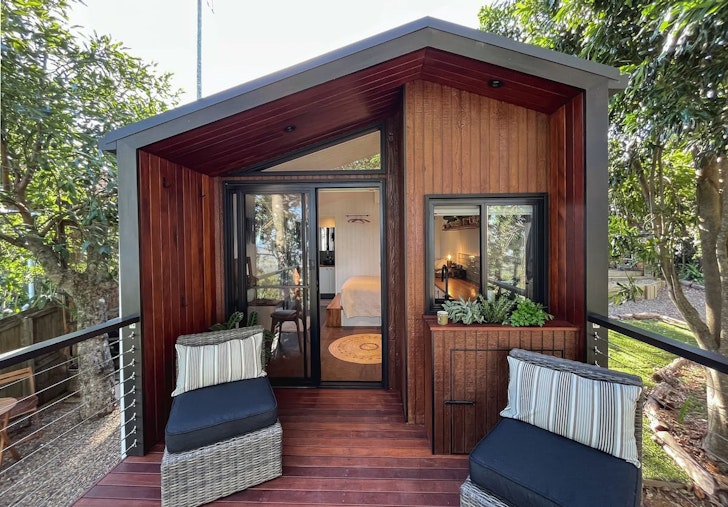 An exterior view of Bonithon Mountain View Cabin Airbnb one of the best accommodation options near Maleny