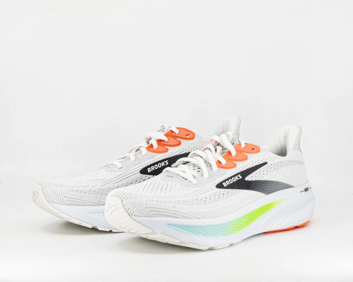 A pair of Brooks Ghost 17 (D Standard) in White/Pink Clay/Gecko.