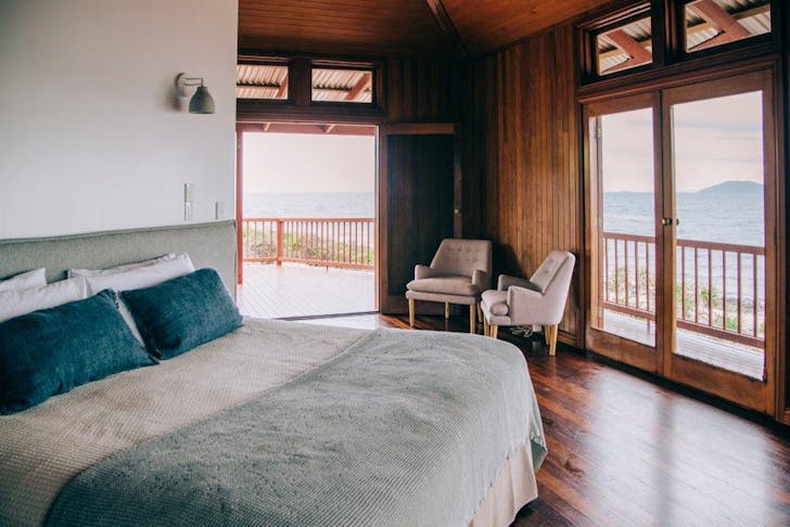 a bedroom in a luxe cabin