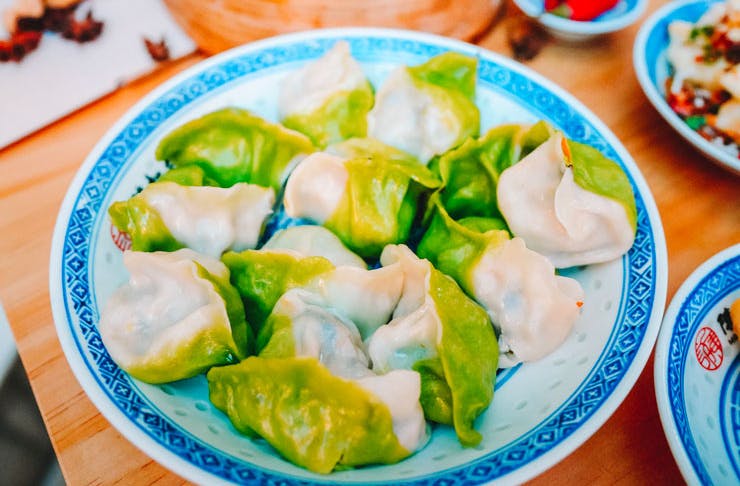 A plate of dumplings. 