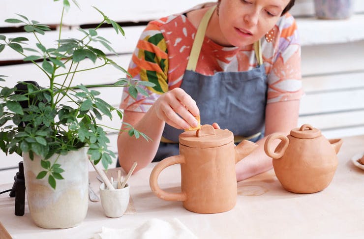 A women teaching one of Clay Sydney's pottery classes. 