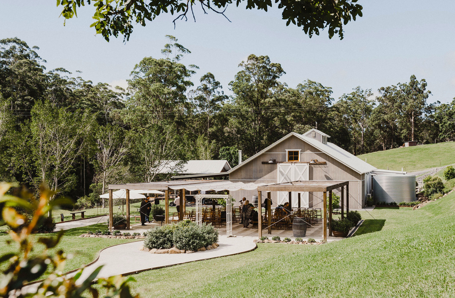 A country-style wedding venue in the foothills of Springbrook National Park.