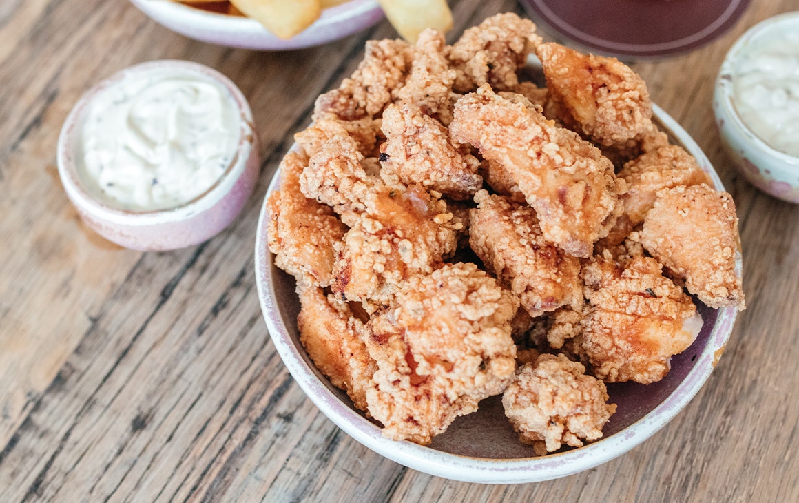 a bowl of crispy fried chicken pieces