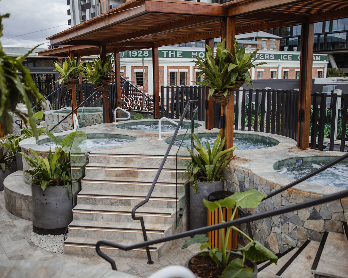 outdoor spas at brisbane day spa soak bathhouse