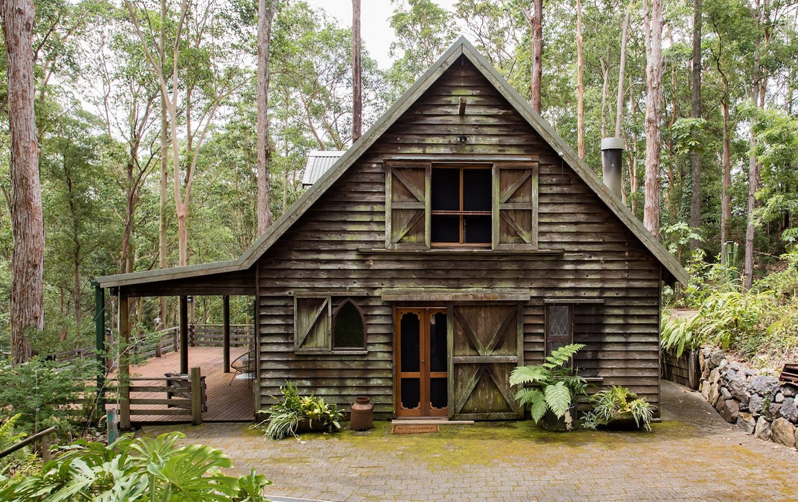a rustic looking house in the woods