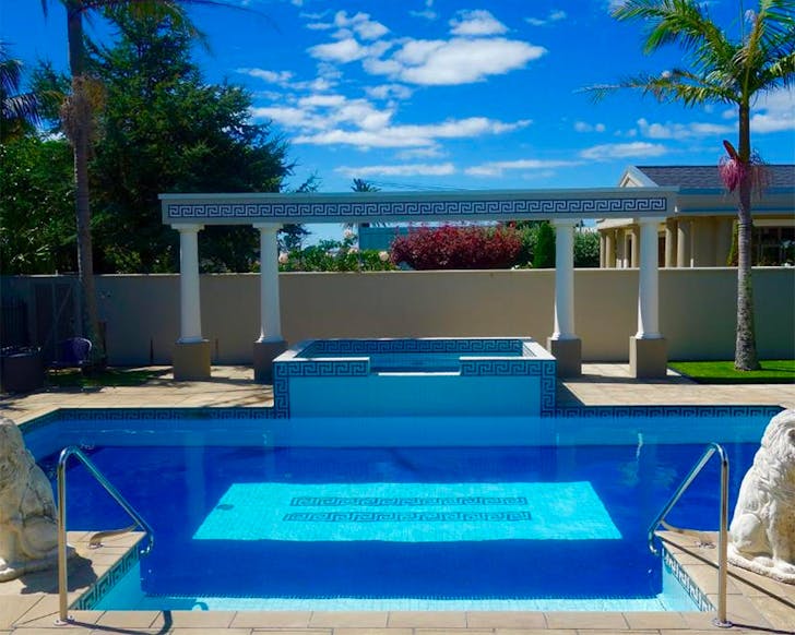 A large turquoise pool at The Devon Hotel, one of the best hotels in New Plymouth. 