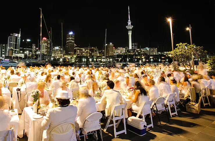 People in Auckland at Diner en Blanc