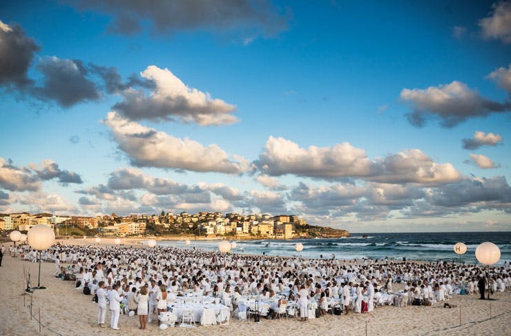 Crowds dressed in white at Diner en Blanc on Bondi Beach. 