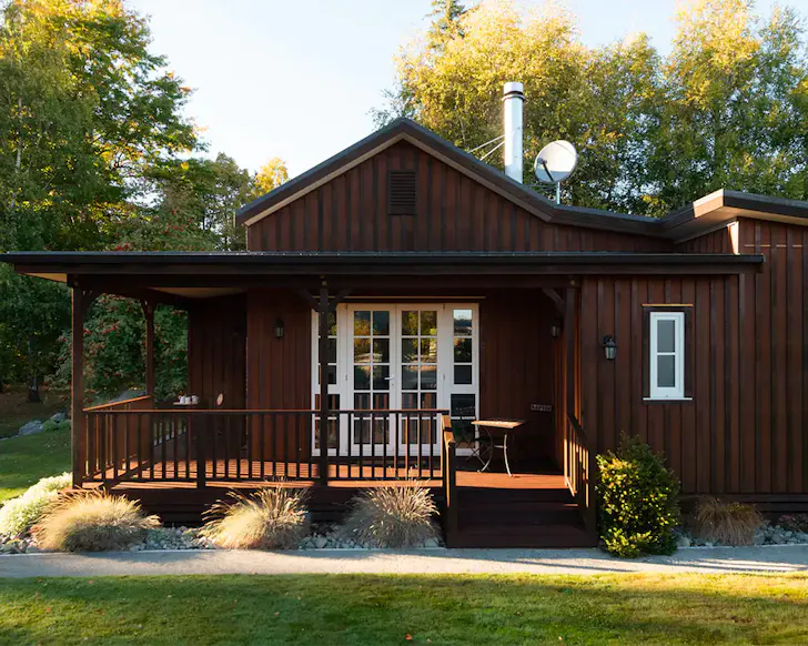 The rustic exterior view of Doctor's Retreat one of the best accommodation options in Lake Tekapo New Zealand