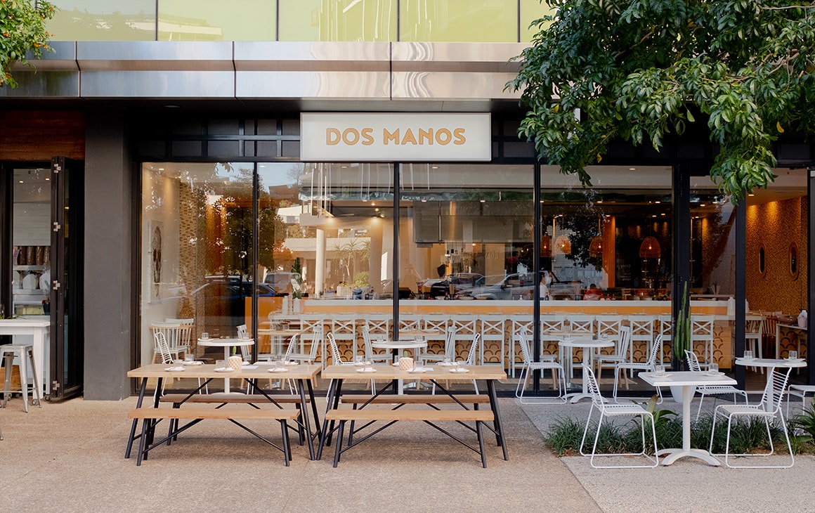 front of dos manos