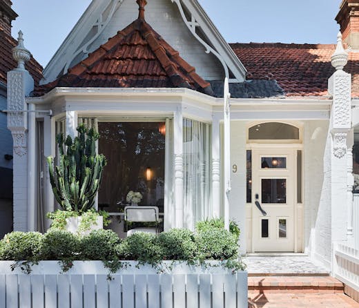 A white terrace style cottage, where you'll find Dr Brown Skin and Cosmetics in Double Bay