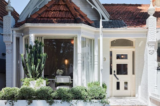 A white terrace style cottage, where you'll find Dr Brown Skin and Cosmetics in Double Bay