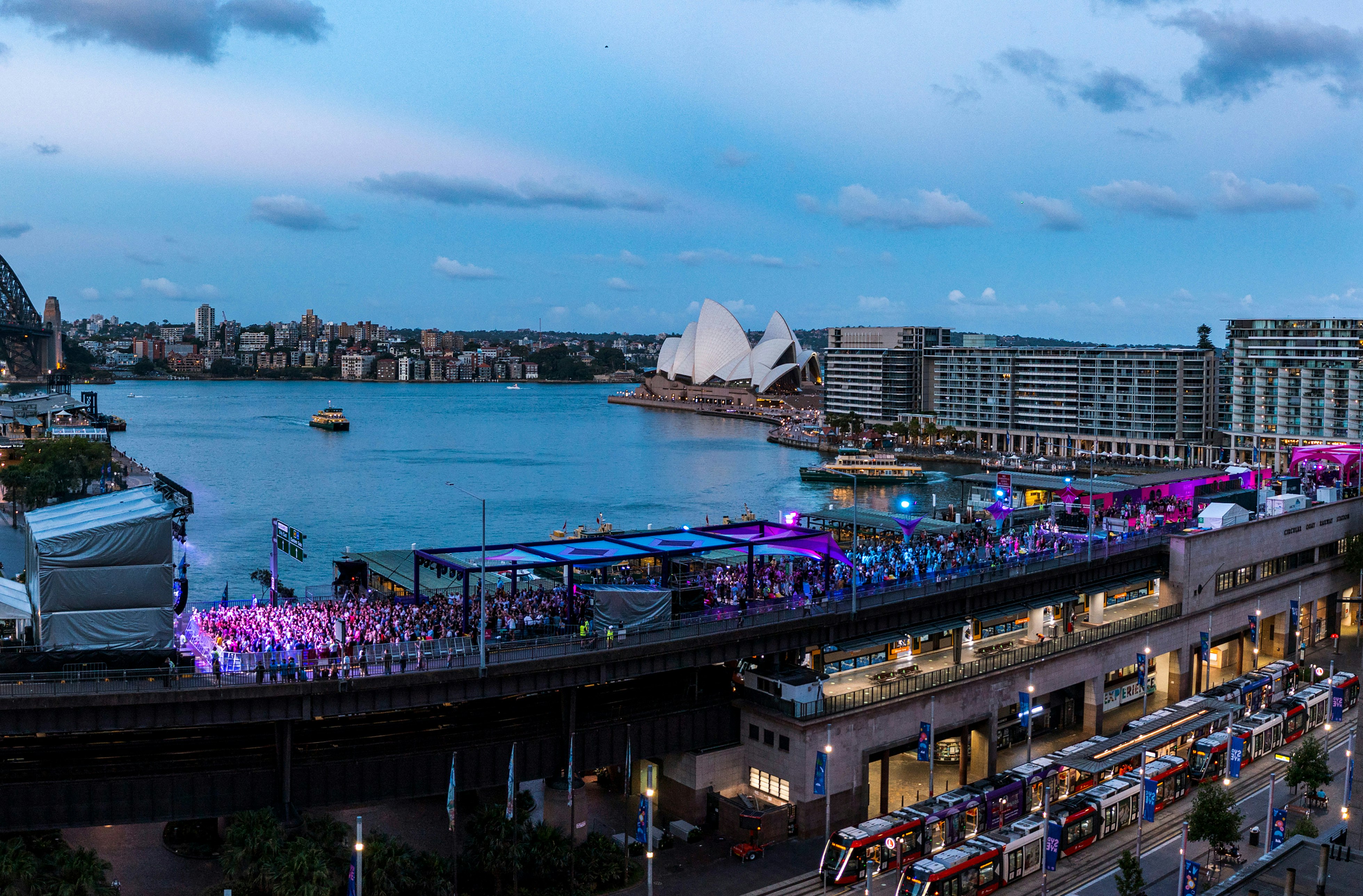Crowds gather on the Cahill Expressway for the Elevate Sydney festival