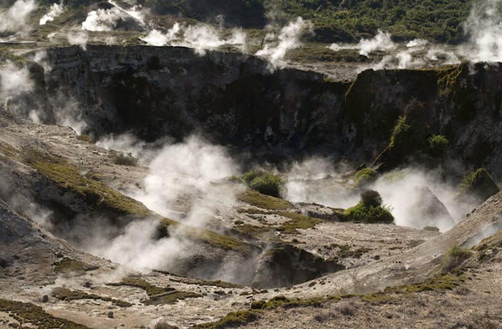 Here's Where To Find Spectacular New Zealand Geothermal Spots