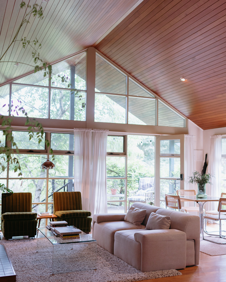 The Hepburn Treehouse living area