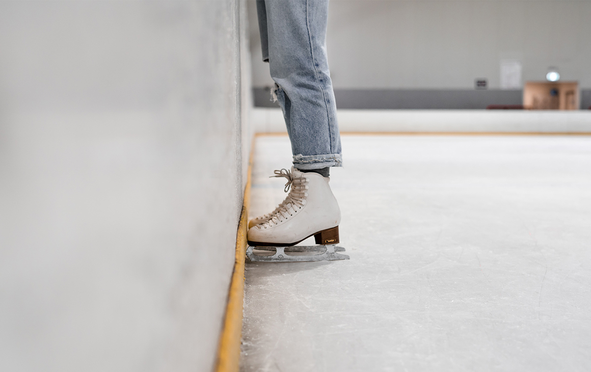 One of the best things to do in Melbourne is a visit to the Olympic ice skating centre, where you can don some skates and take a few laps around the rink.