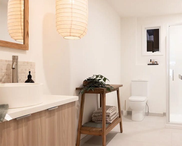 A lovely minimalist bathroom at Kayu Casa.