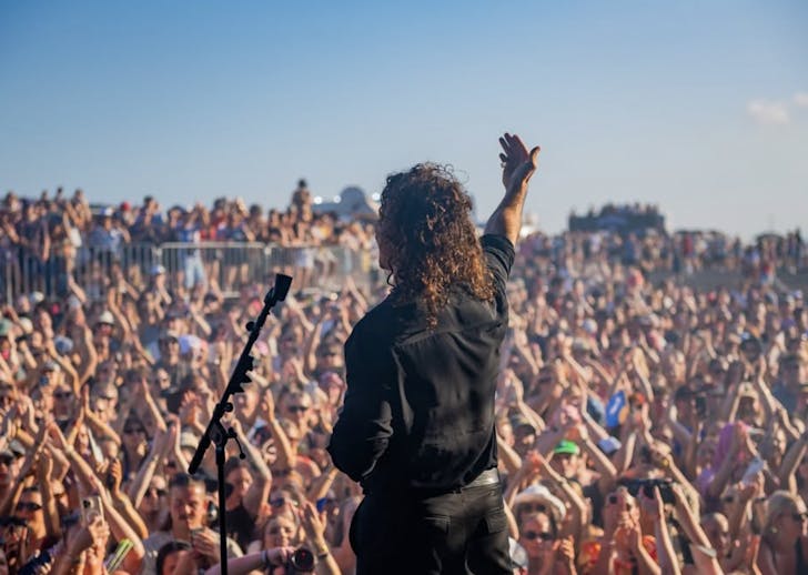 keli holiday performing 