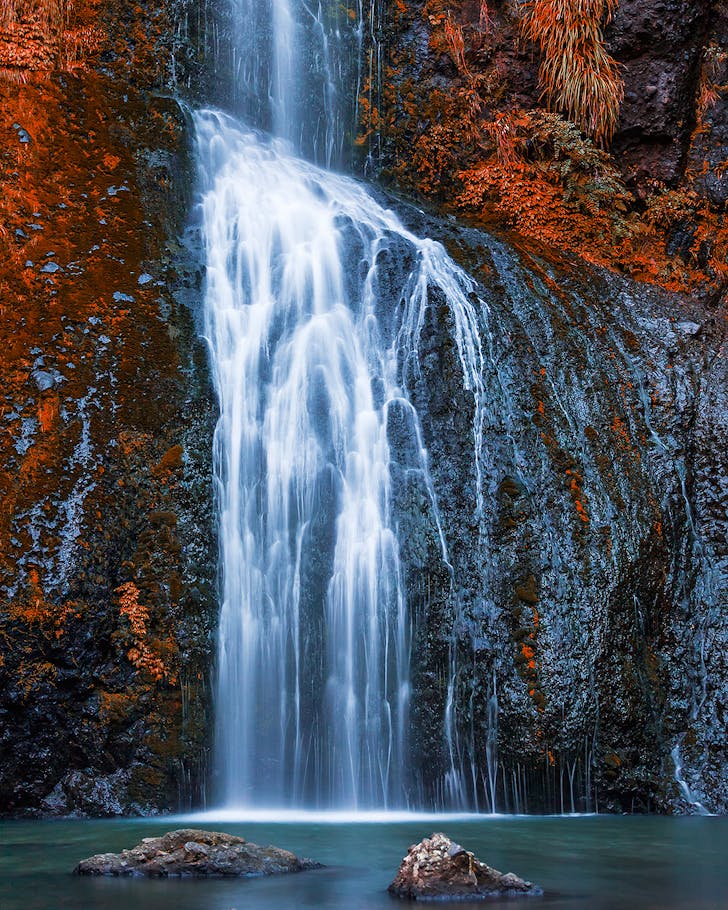 Kitekite falls in the autumn.