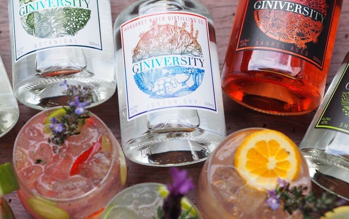 Glasses and bottles of Giniversity gin