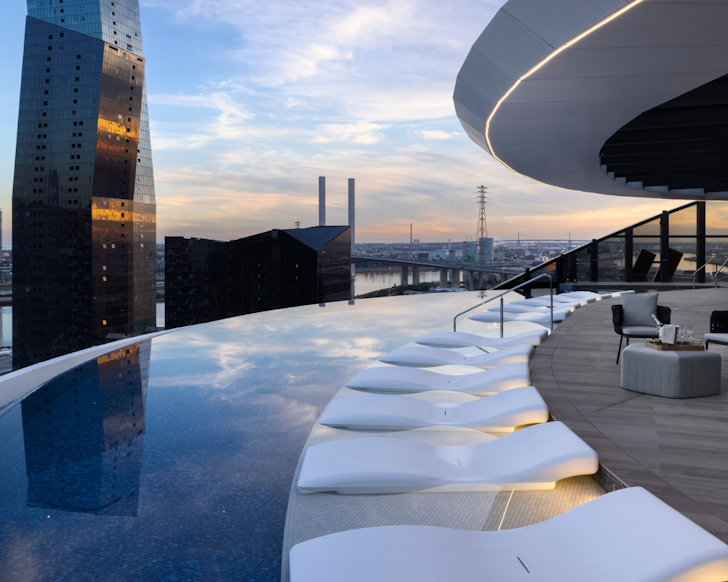Melbourne Marriott Hotel Docklands pool