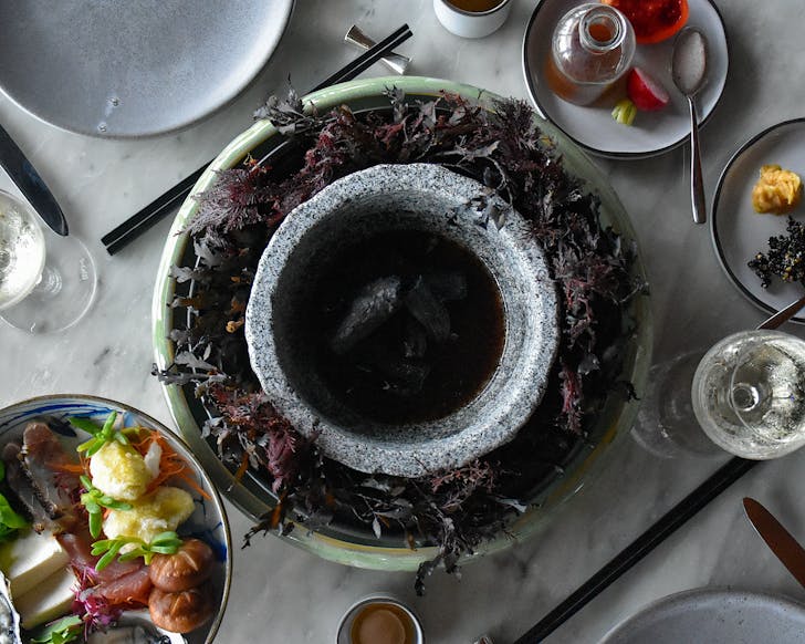 A stunning hot pot set up at Onemata. 