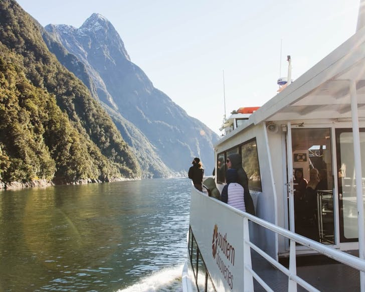 Milford Sound cruise tour on the water