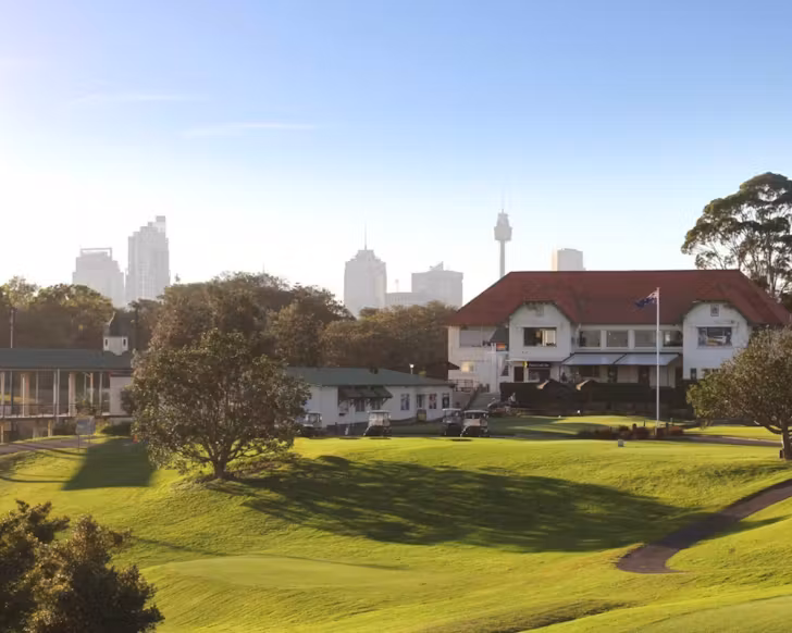 moore park golf course with city skyline behind