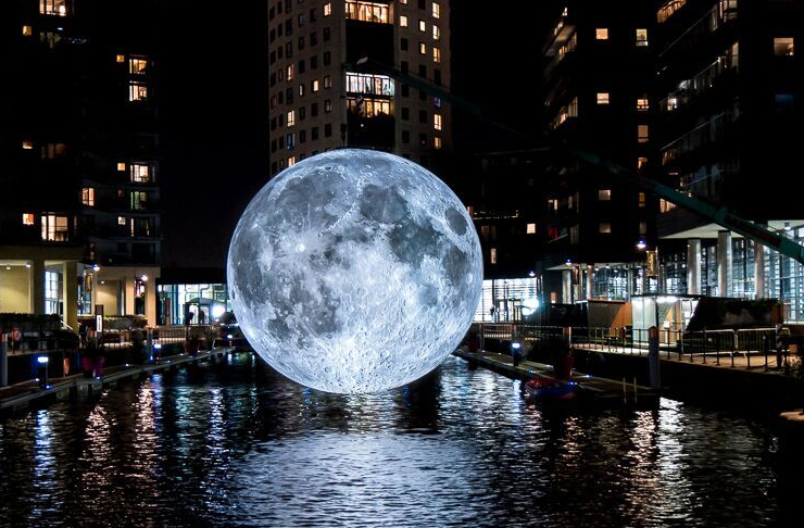 giant light up moon