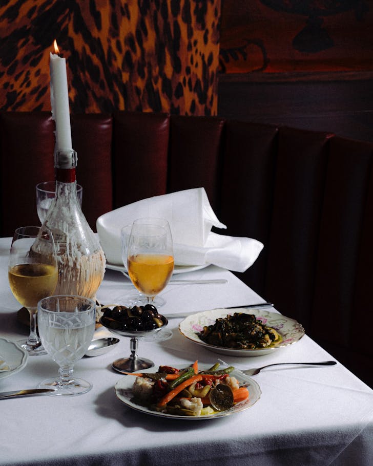 A table of plates from Neptune's Grotto