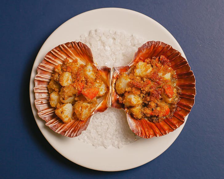 a plate of scallops from FIOR, a new restaurant in Sydney