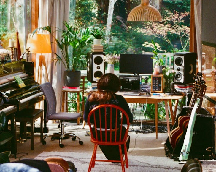 Olivia Dean vinyl artwork