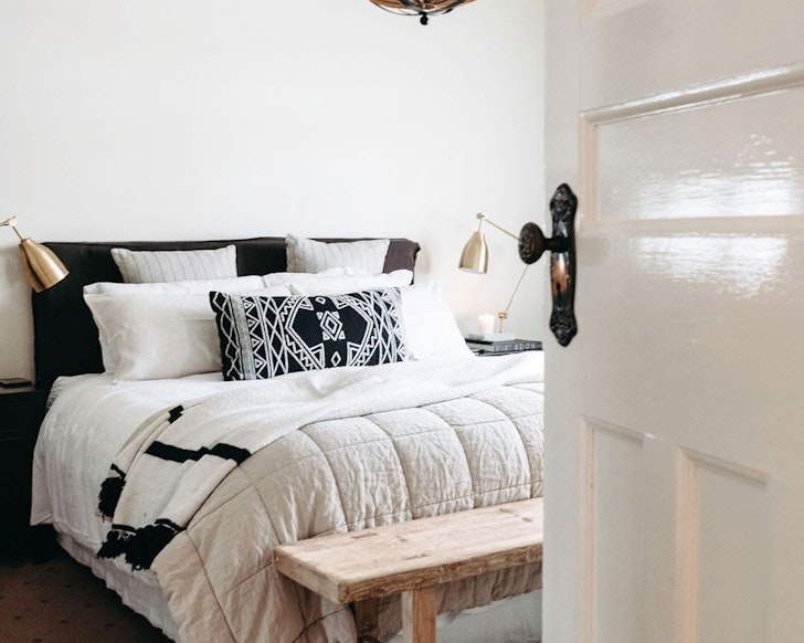 Orange Accommodation, The White Place
