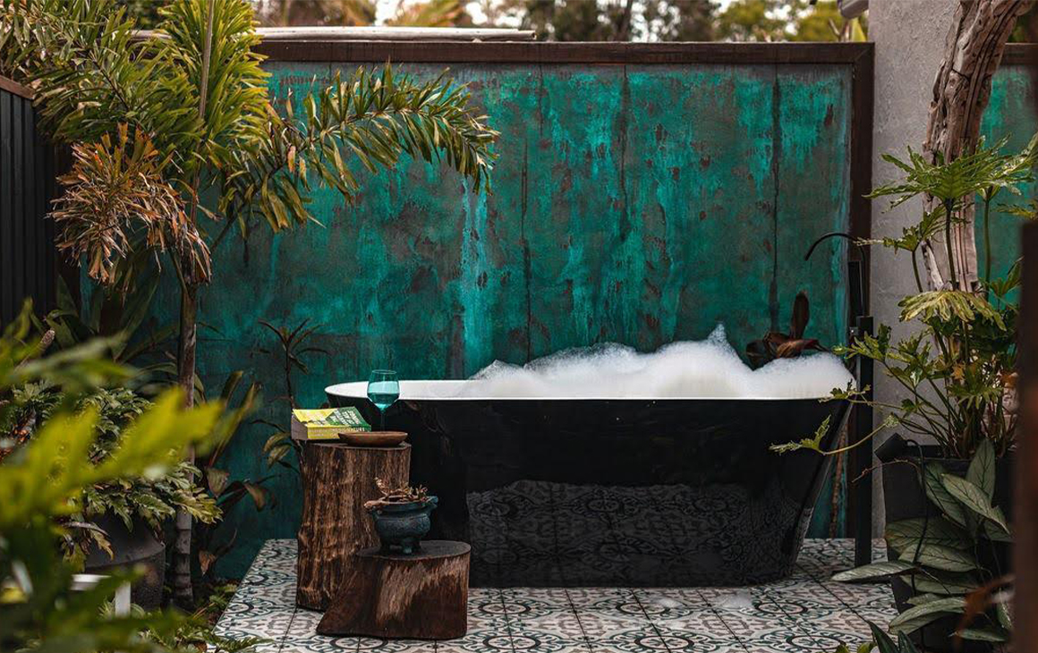 an outdoor bath in a noosa airbnb