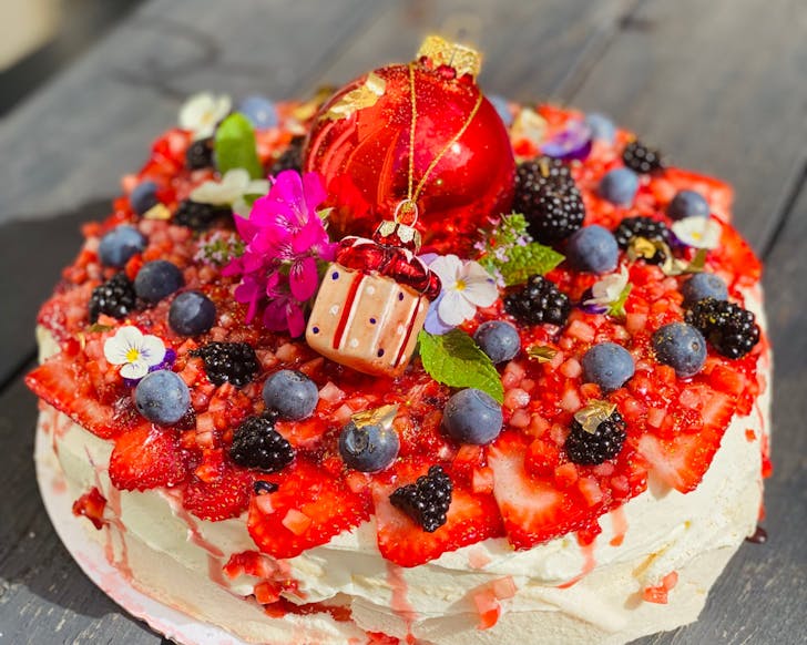 A decorated pavlove