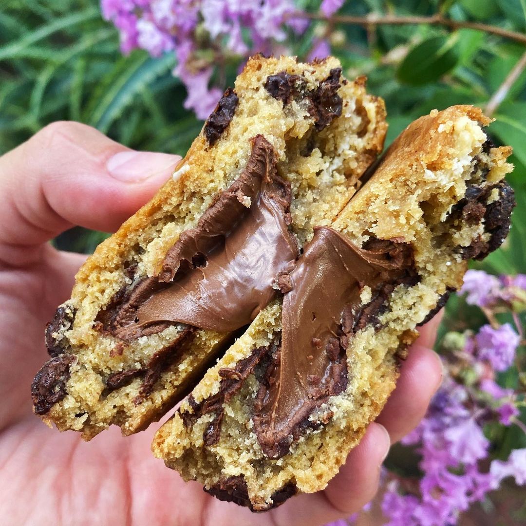 a halved cookie with a nutella centre