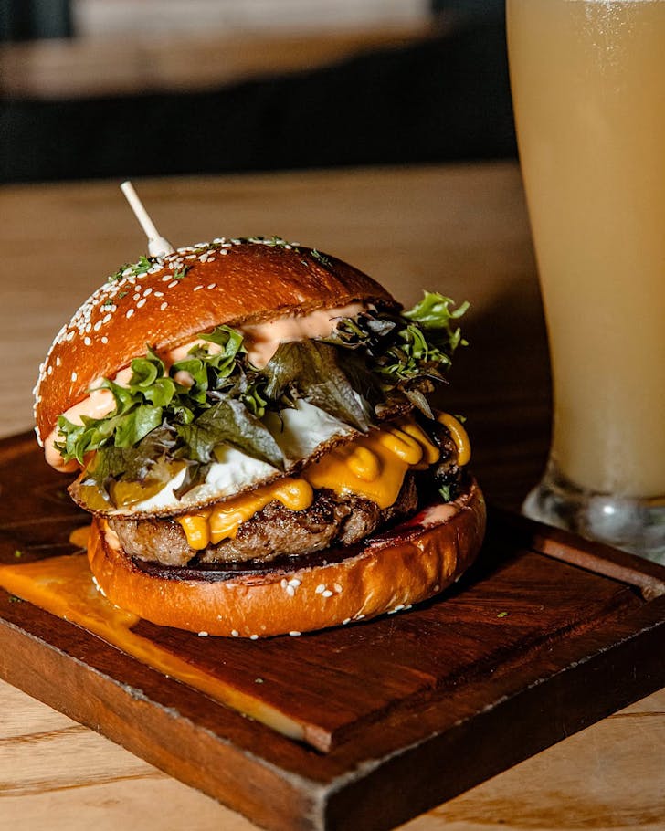 The decadent 'Kiwi-As' Ponsonburger burger entry by Bedford Soda & Liquor. 