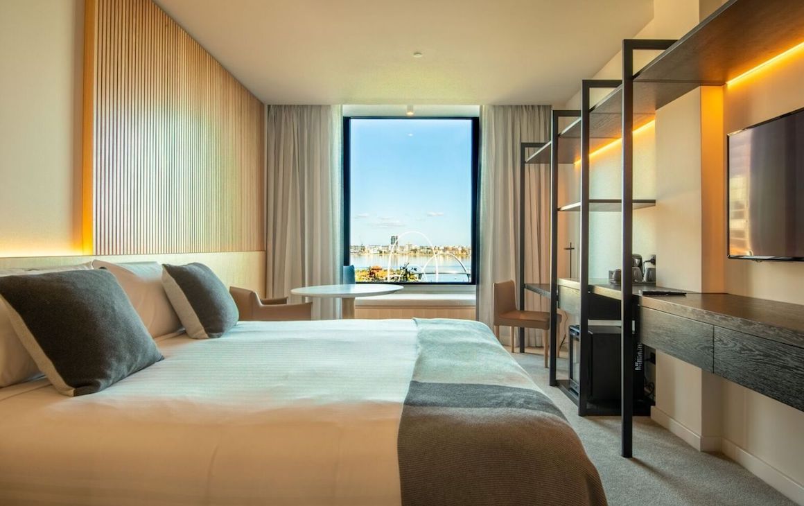 a contemporary hotel room at Quay Perth